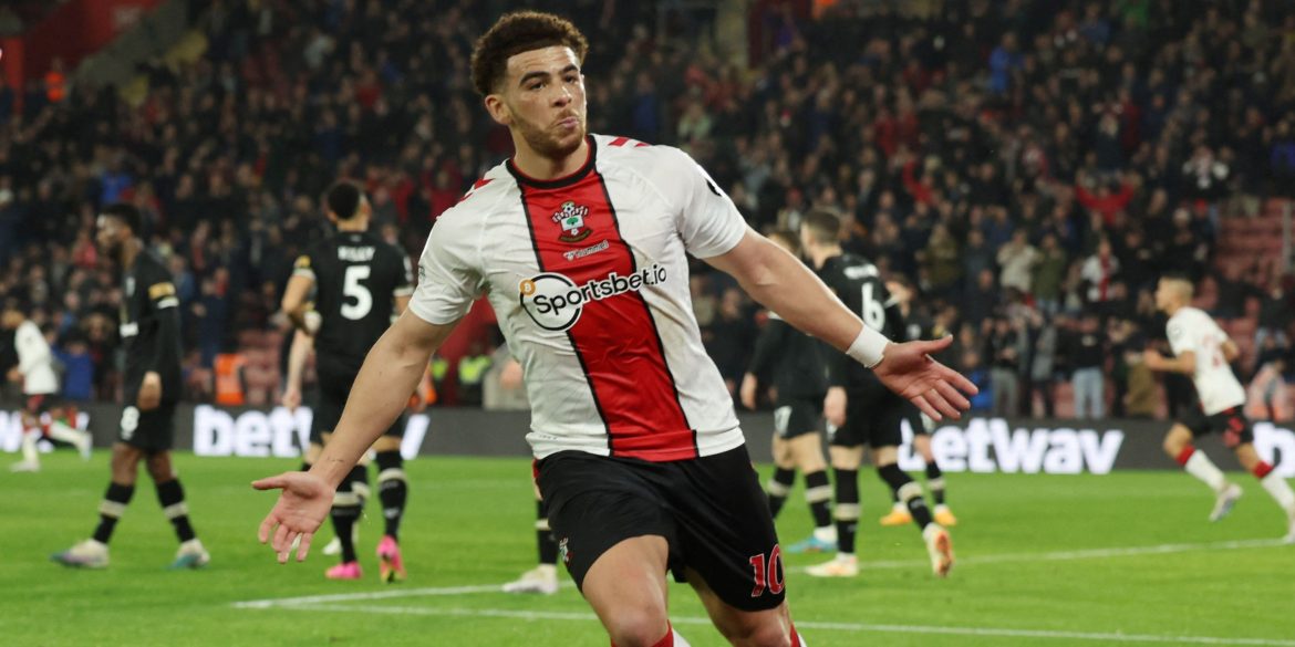 Everton Eyeing Swoop To Sign £30k-p/w "Ketchup Bottle"